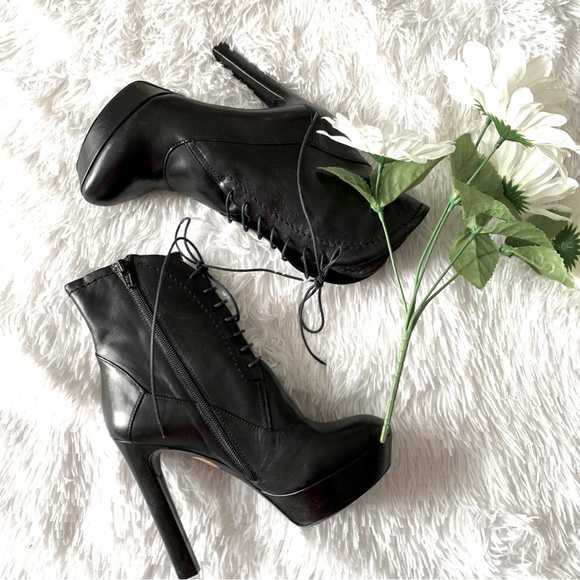 JAY ADONI BLACK ANKLE BOOTS - Picture 1 of 9